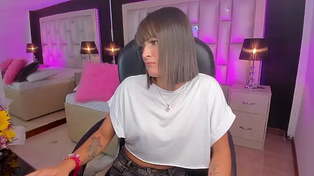 Snapshot of LuisaJonnes_ chatting on 9, 3, 2026 LuisaJonnes online show from 9, 3, 2026