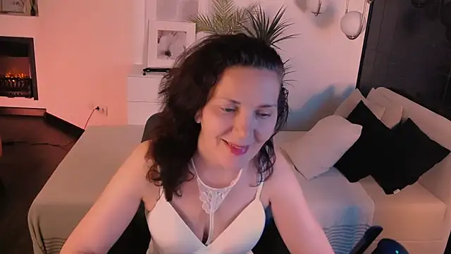 Snapshot of Irene_Marlow chatting on 17, 10, 2025 Irene Marlow online show from 17, 10, 2025