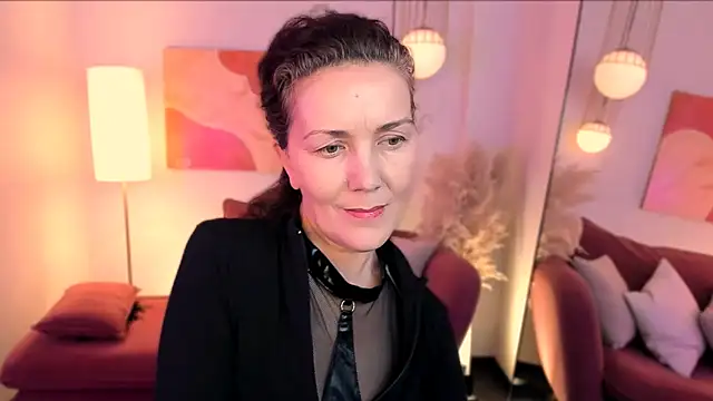 Snapshot of Irene_Marlow chatting on 4, 11, 2025 Irene Marlow online show from 4, 11, 2025