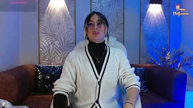 Snapshot of LunaaGrey_ chatting on 14, 10, 2025 LunaaGrey online show from 14, 10, 2025