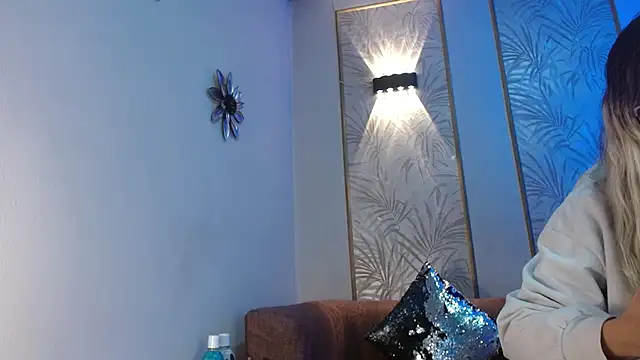 Snapshot of LunaaGrey_ chatting on 7, 11, 2025 LunaaGrey online show from 7, 11, 2025