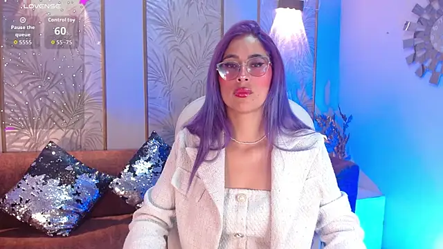 Snapshot of LunaaGrey_ chatting on 12, 11, 2025 LunaaGrey online show from 12, 11, 2025