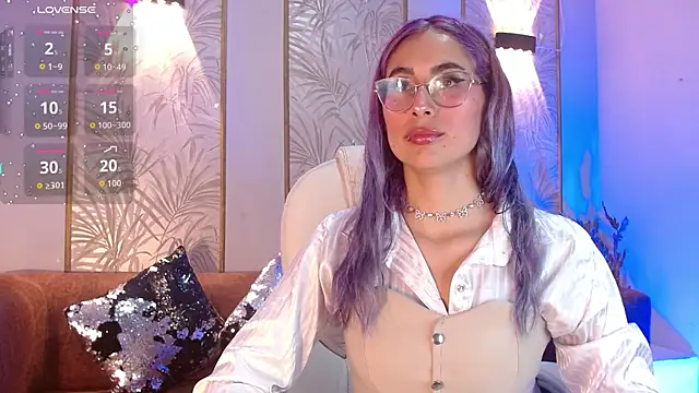 Snapshot of LunaaGrey_ chatting on 19, 11, 2025 LunaaGrey online show from 19, 11, 2025