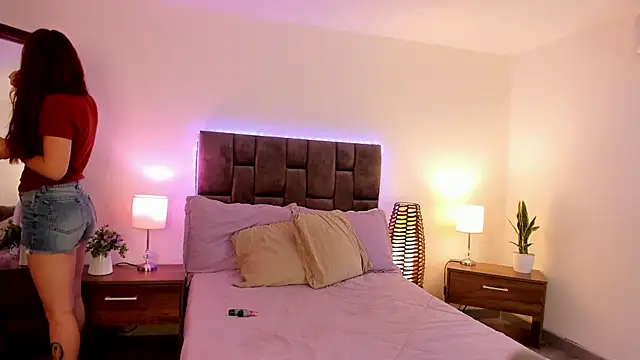 Snapshot of Aliccecullen chatting on 8, 10, 2025 Aliccecullen online show from 8, 10, 2025