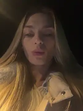 Snapshot of Mell_chik chatting on 5, 10, 2025 Mell chik online show from 5, 10, 2025