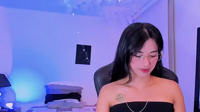 Snapshot of Rouse_Monroe chatting on 3, 3, 2026 Rouse Monroe online show from 3, 3, 2026