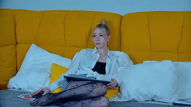 Snapshot of MiaGraces chatting on 21, 10, 2025 MiaGraces online show from 21, 10, 2025