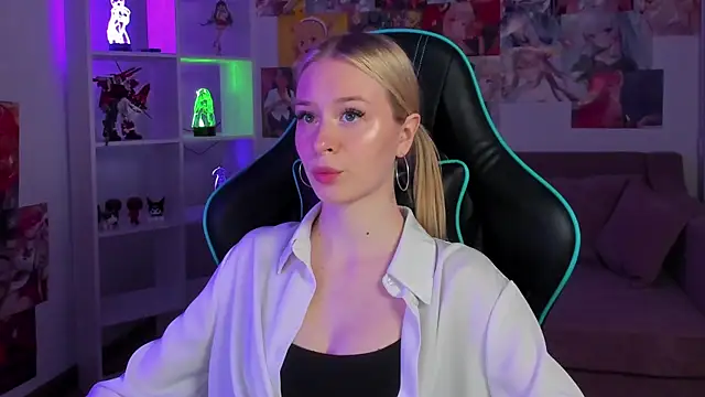 Snapshot of MiaGraces chatting on 24, 10, 2025 MiaGraces online show from 24, 10, 2025