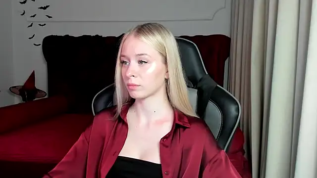 Snapshot of MiaGraces chatting on 27, 10, 2025 MiaGraces online show from 27, 10, 2025