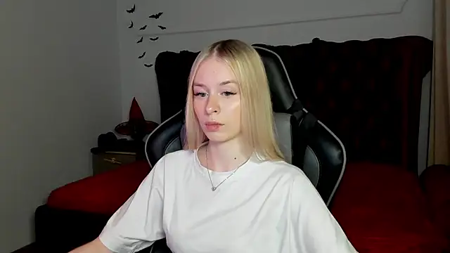 Snapshot of MiaGraces chatting on 3, 11, 2025 MiaGraces online show from 3, 11, 2025