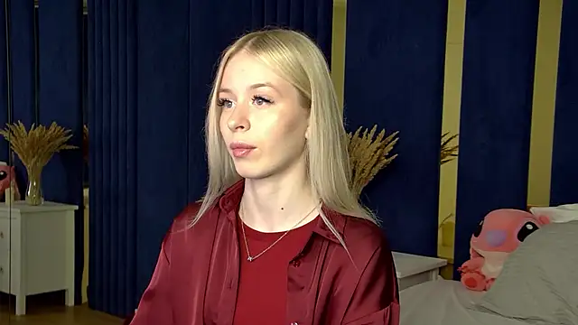 Snapshot of MiaGraces chatting on 11, 11, 2025 MiaGraces online show from 11, 11, 2025