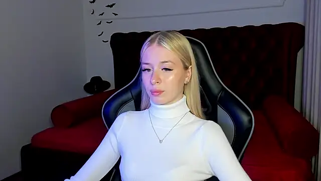 Snapshot of MiaGraces chatting on 12, 11, 2025 MiaGraces online show from 12, 11, 2025