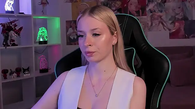 Snapshot of MiaGraces chatting on 13, 11, 2025 MiaGraces online show from 13, 11, 2025