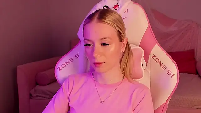 Snapshot of MiaGraces chatting on 18, 11, 2025 MiaGraces online show from 18, 11, 2025