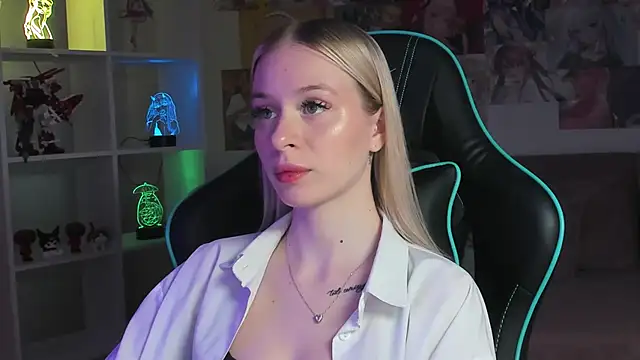 Snapshot of MiaGraces chatting on 2, 12, 2025 MiaGraces online show from 2, 12, 2025