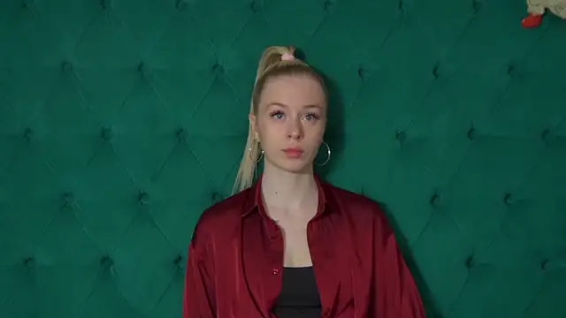 Snapshot of MiaGraces chatting on 14, 12, 2025 MiaGraces online show from 14, 12, 2025