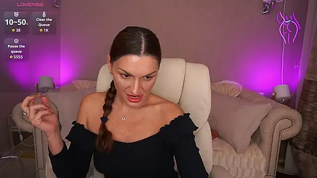 EllaGoldenn online show from 1, 10, 2025