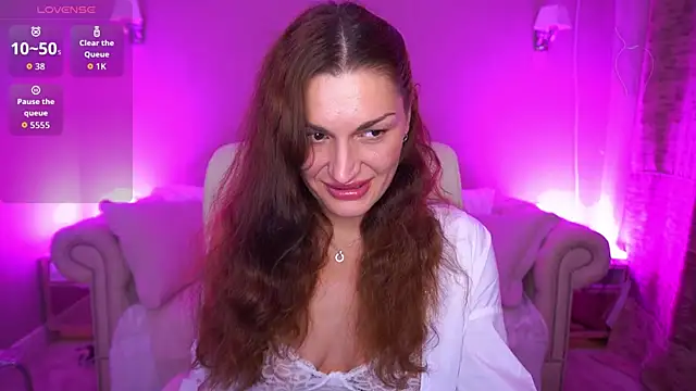 EllaGoldenn online show from 7, 10, 2025