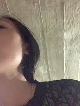 Halyy xx online show from 7, 10, 2025