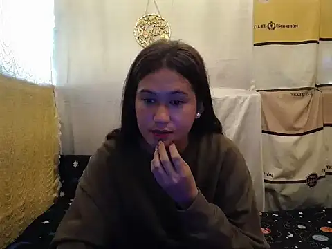 Snapshot of girlyesha chatting on 15, 10, 2025 girlyesha online show from 15, 10, 2025