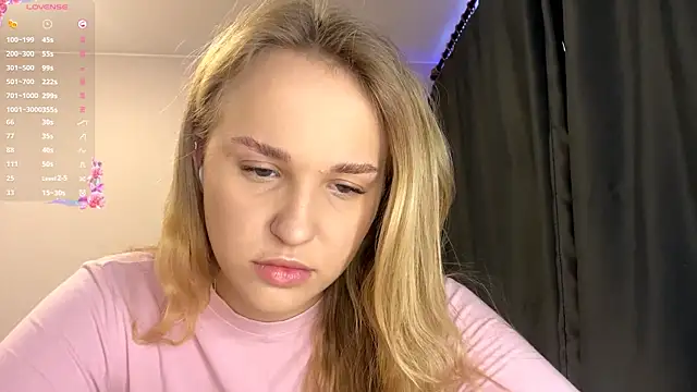 Snapshot of TanekaBoitel chatting on 12, 10, 2025 TanekaBoitel online show from 12, 10, 2025