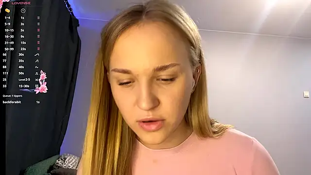 Snapshot of TanekaBoitel chatting on 21, 10, 2025 TanekaBoitel online show from 21, 10, 2025