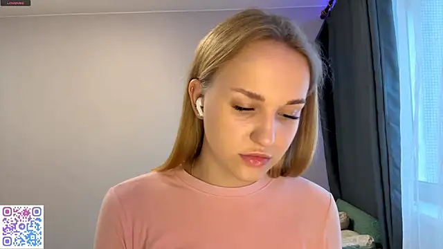 Snapshot of TanekaBoitel chatting on 31, 10, 2025 TanekaBoitel online show from 31, 10, 2025