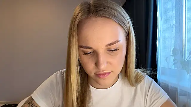 Snapshot of TanekaBoitel chatting on 18, 11, 2025 TanekaBoitel online show from 18, 11, 2025