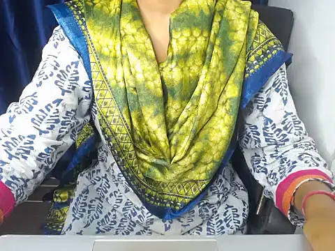 Snapshot of priya_gupta7 chatting on 2, 10, 2025 priya gupta7 online show from 2, 10, 2025