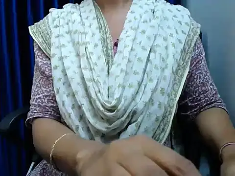 Snapshot of priya_gupta7 chatting on 17, 10, 2025 priya gupta7 online show from 17, 10, 2025