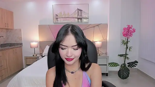 Alessia Yorks online show from 1, 10, 2025