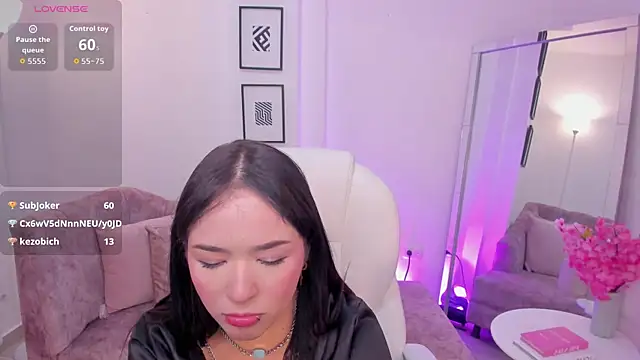 Alessia Yorks online show from 7, 10, 2025