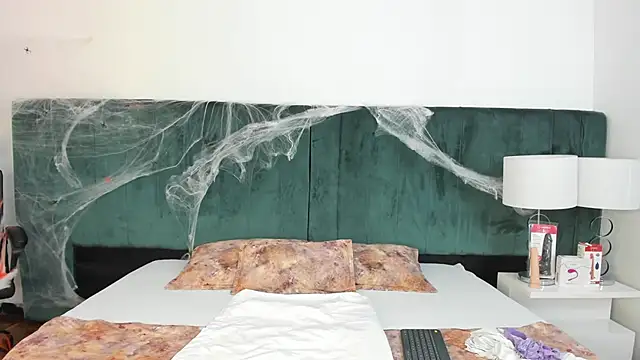 VanessaParis   online show from 19, 10, 2025