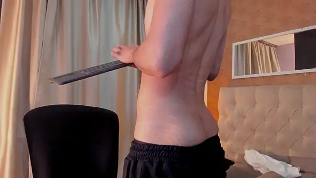 liam twiink online show from 4, 3, 2026