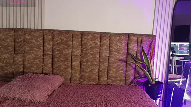 Missdionne curly online show from 21, 3, 2026