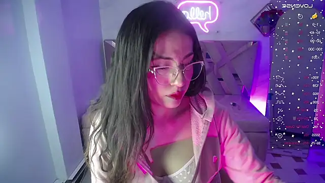 Chloe Brownn v online show from 1, 10, 2025