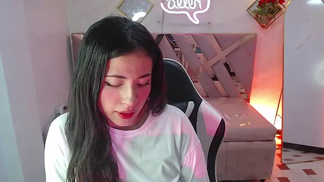Chloe Brownn v online show from 4, 10, 2025