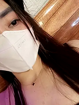 Snapshot of zuzuuLy chatting on 4, 11, 2025 zuzuuLy online show from 4, 11, 2025