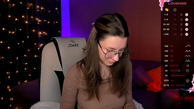 LinaBlossom  online show from 13, 11, 2025