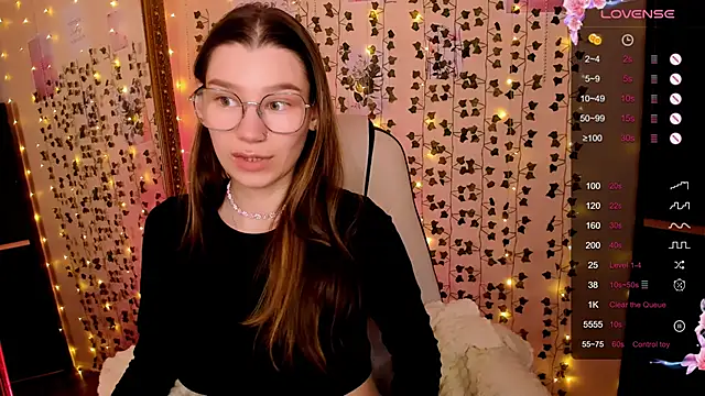 LinaBlossom  online show from 28, 2, 2026