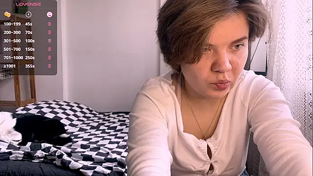 Snapshot of SabrinaFolts chatting on 12, 10, 2025 SabrinaFolts online show from 12, 10, 2025