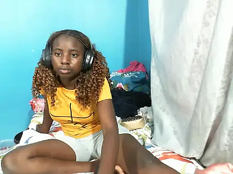 Snapshot of BlackPearl_19 chatting on 16, 12, 2025 BlackPearl 19 online show from 16, 12, 2025