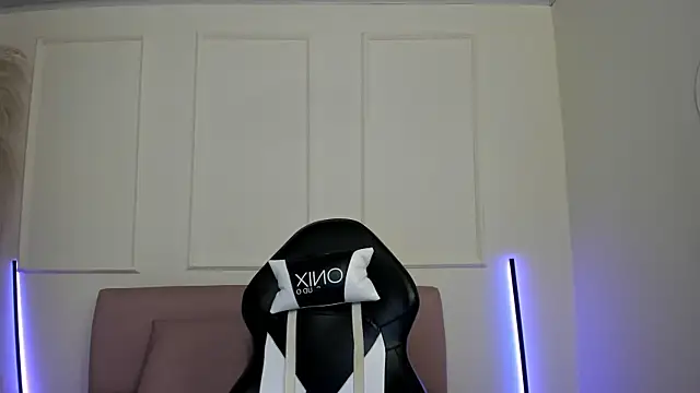 emiilyy cute online show from 24, 9, 2025