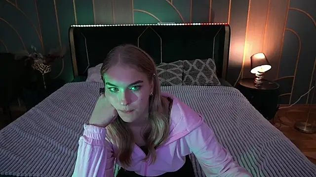 Snapshot of AlinaLiii chatting on 17, 11, 2025 AlinaLiii online show from 17, 11, 2025