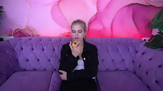 Snapshot of AlinaLiii chatting on 27, 11, 2025 AlinaLiii online show from 27, 11, 2025