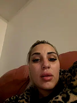 Giullyaxx online show from 3, 12, 2025