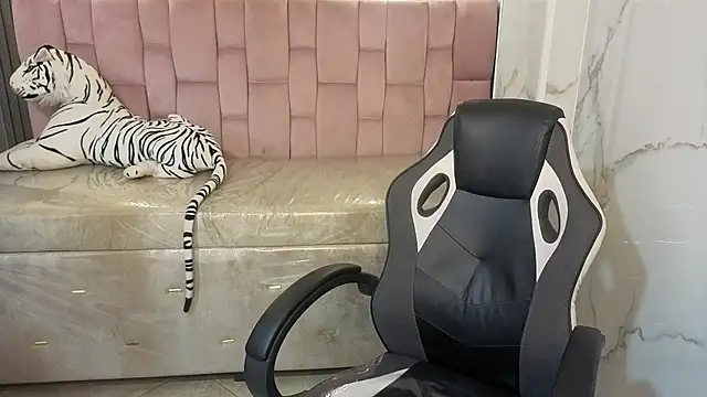 Snapshot of Soffia_b chatting on 15, 10, 2025 Soffia b online show from 15, 10, 2025