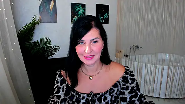 Moon Veloure1 online show from 29, 9, 2025