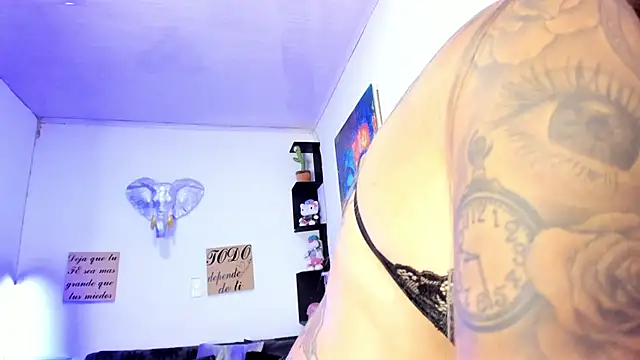 Snapshot of sofia_salie chatting on 4, 11, 2025 sofia salie online show from 4, 11, 2025