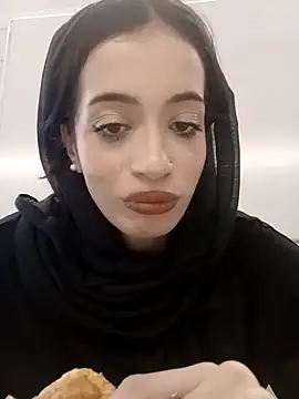 FifiHadid online show from 23, 9, 2025